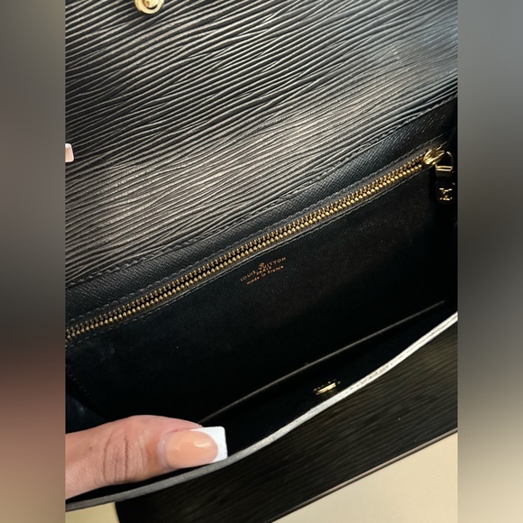 LOUIS VUITTON Epi Montaigne Clutch - Picture 9 of 10